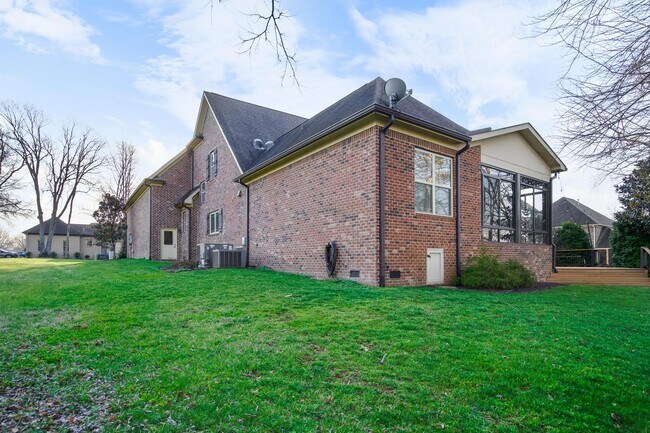 Building Photo - 611 Band Dr