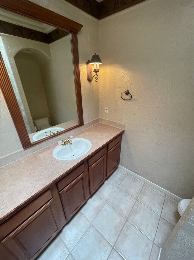 Building Photo - Gorgeous Home in Sonoma Ranch off Golf Club Rd!