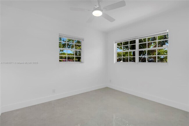 Building Photo - 1773 Lauderdale Manor Dr