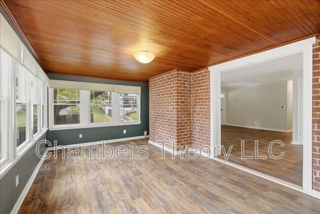 Building Photo - 3635 Vacation Ln