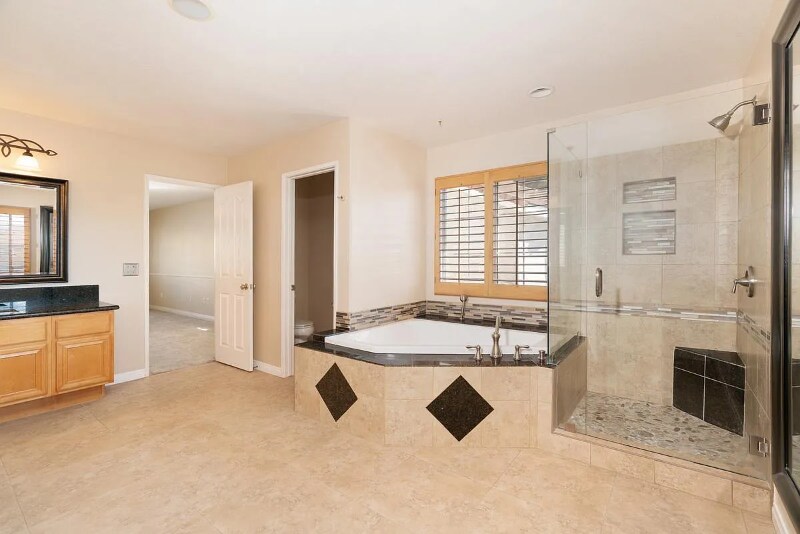 Building Photo - 302 La Soledad Way