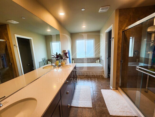 Building Photo - Extra Large Premium Built 4bd