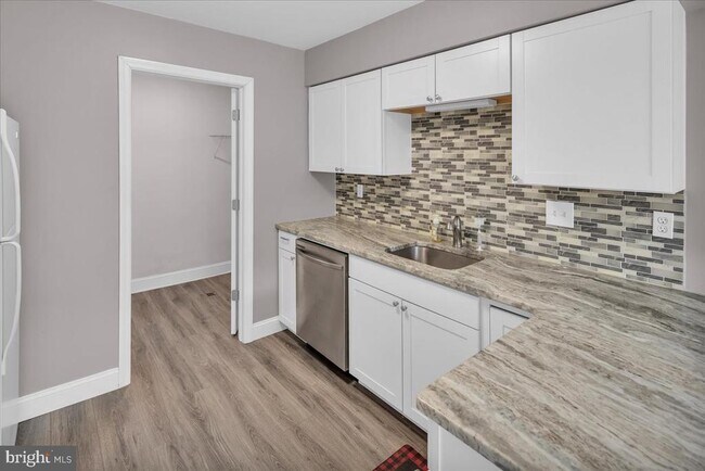 Building Photo - 2299 Memorial Ct