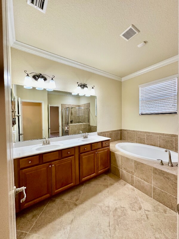 Building Photo - 13230 Amerigo Ln