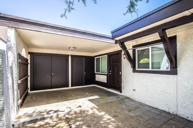 Building Photo - 720 S Dobson Rd