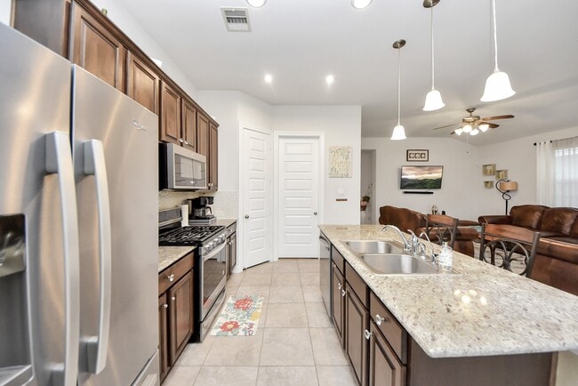 Building Photo - 8806 Chapada Highlands Dr