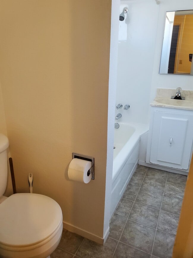 Building Photo - 430 Robinson Ave