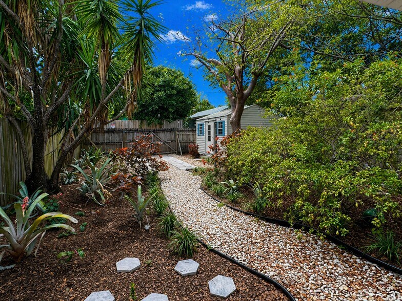 Building Photo - 221 S M St