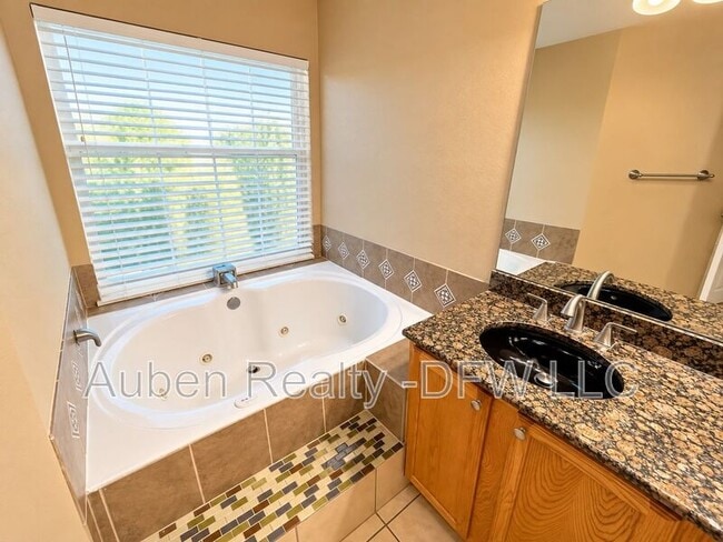 Building Photo - 514 Briarcroft Dr