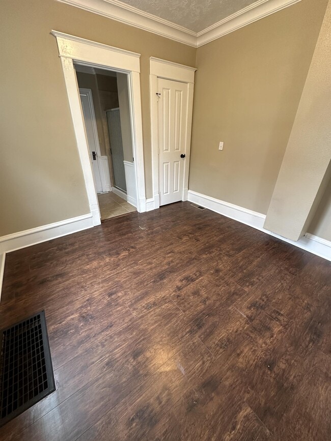 Building Photo - 708 4th Ave S