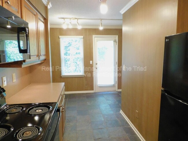 Building Photo - 22 Milpond Ln