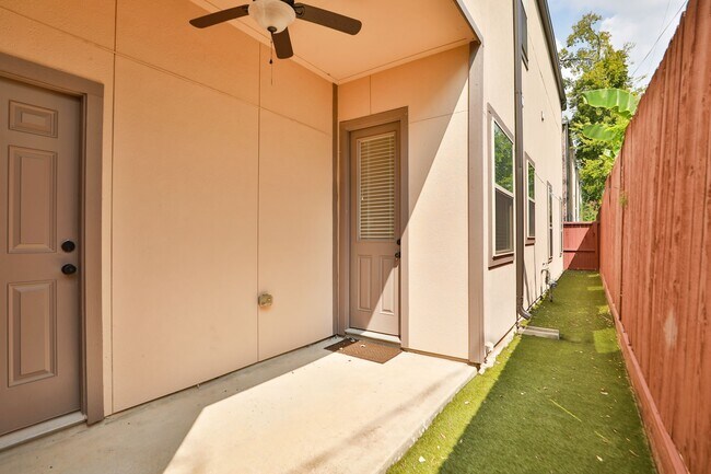 Building Photo - 11002 Upland Forest Dr