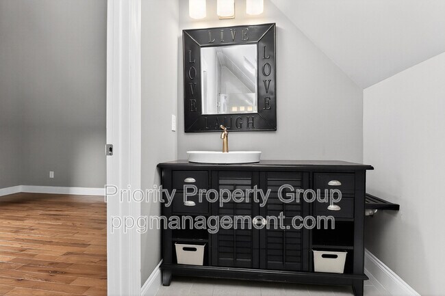 Building Photo - 16205 Riverpointe Dr