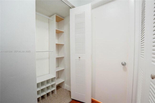 Building Photo - 5686 Rock Island Rd