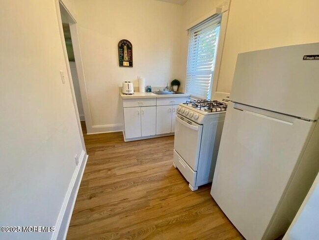 Building Photo - 601 Main St