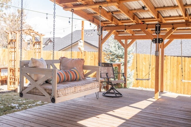 Building Photo - SW Redmond 4 Bedroom Home