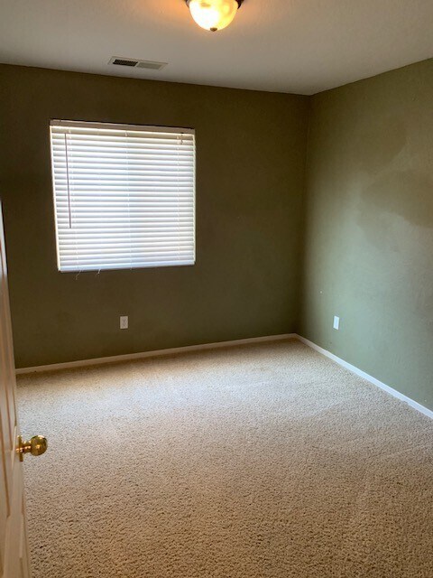 Building Photo - Beautiful 3 Bedroom 2 Bath Available Now!