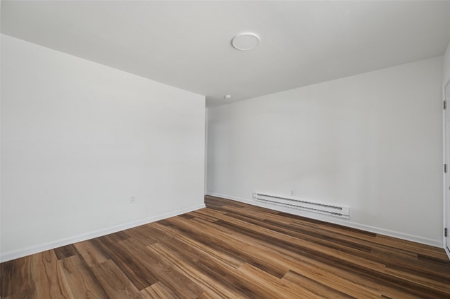 Building Photo - 6154 Glenmore Ave