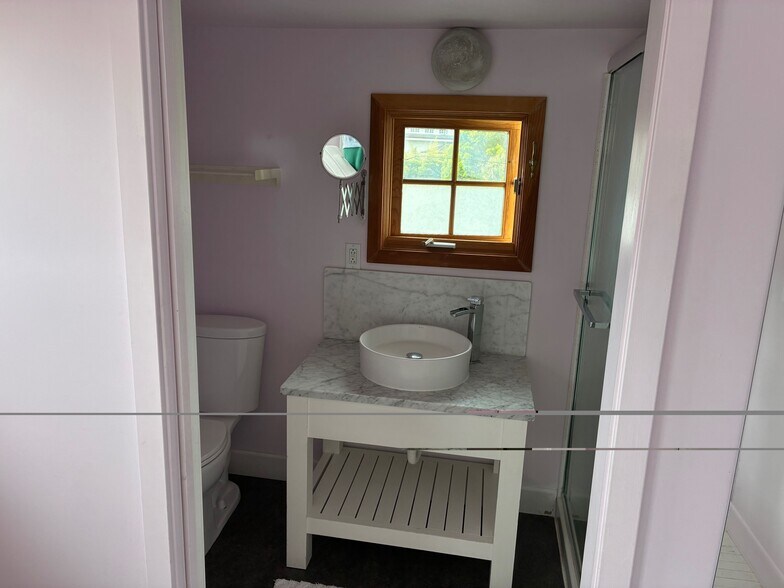 upstairs shower room - 1015 N Branciforte Ave