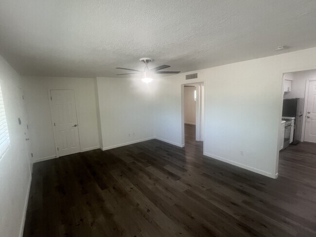 Building Photo - 1325 N 48th St