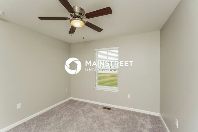 Building Photo - 3 Bedroom Pet-Friendly Home in Jeffersonville, IN with Main Street Renewal