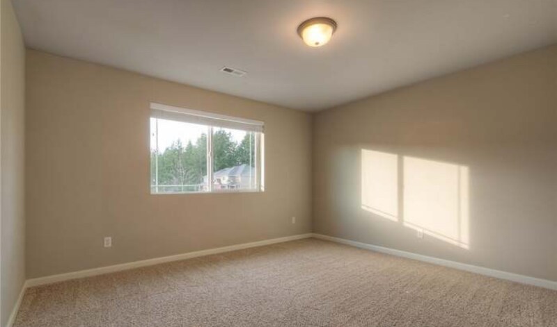 Building Photo - 3800 Southlake Dr SE