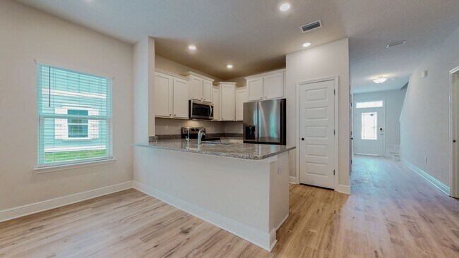 Building Photo - 3 bed 2.5 bathroom townhome in Santa Rosa Beach