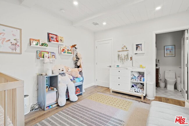 Building Photo - 11038 Blix St