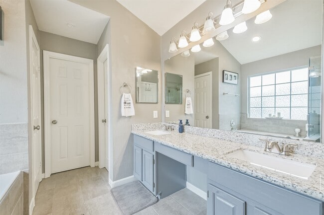 Building Photo - 20422 Maple Meadows Ct