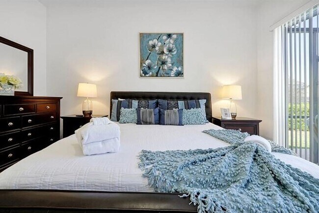 Building Photo - Stunning Fully Furnished and Decorated home in Davenport with Private Pool!