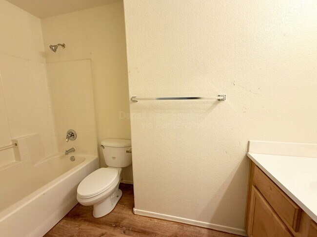 Building Photo - 10306 E Delta Ave