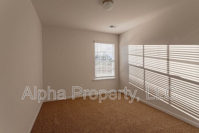 Building Photo - 34 Moorlyn Ln