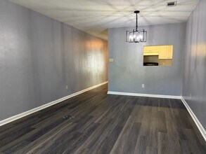Building Photo - 902 Tomahawk Ct