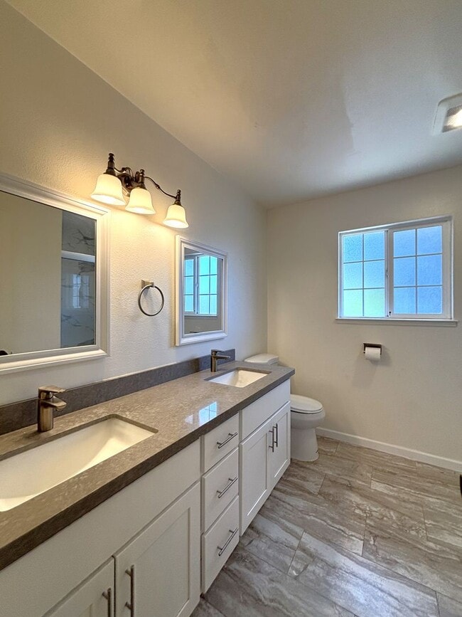 Building Photo - Beautiful 4 bedroom, 3 bathroom two-story home for rent in the highly desirable Mission San Jose ...