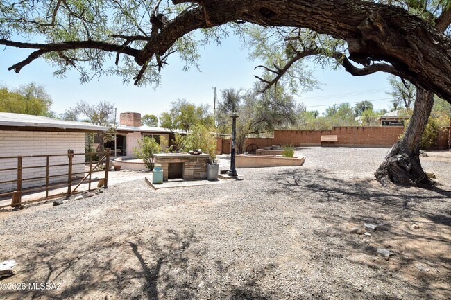Building Photo - 6902 E Big Bear Dr