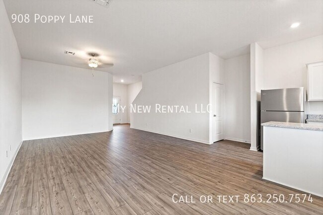 Building Photo - 908 Poppy Ln