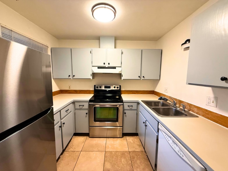 Building Photo - 1625 W Elizabeth St