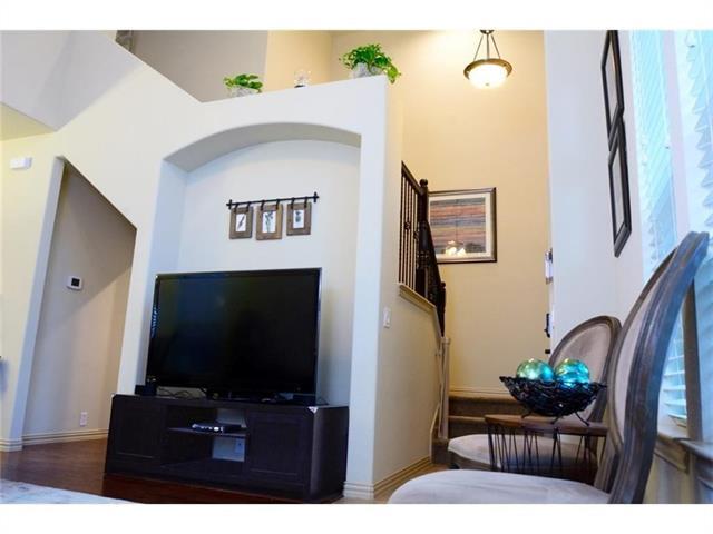 Building Photo - 867 Llano Dr