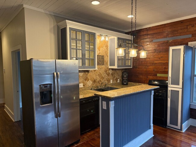 Building Photo - Home For Rent