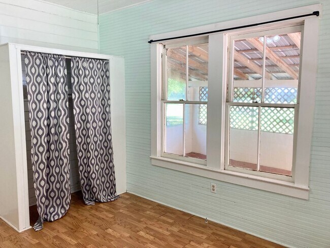 Building Photo - Crystal River Cottage!