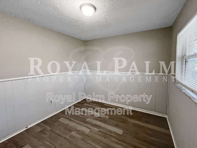 Building Photo - 13037 First Street- 2