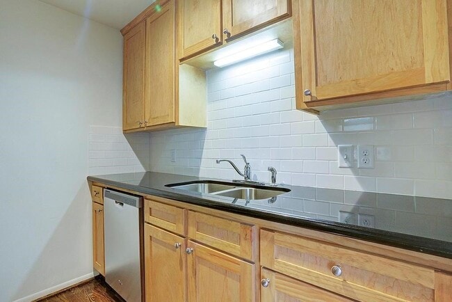 Building Photo - 415 Hawthorne St