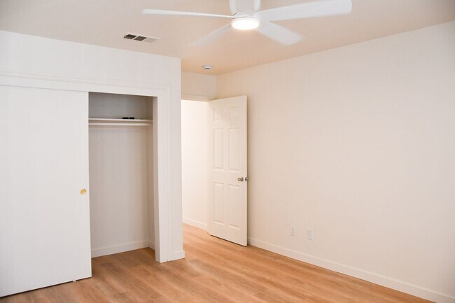 Building Photo - Parker (388) North