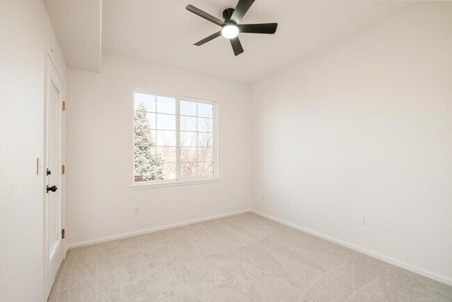 Building Photo - 15700 E Jamison Dr