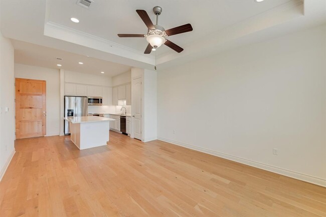 Building Photo - 102 Bella Toscana Ave