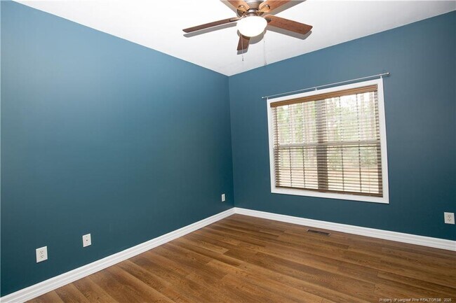 Building Photo - 110 Willow Creek Ln