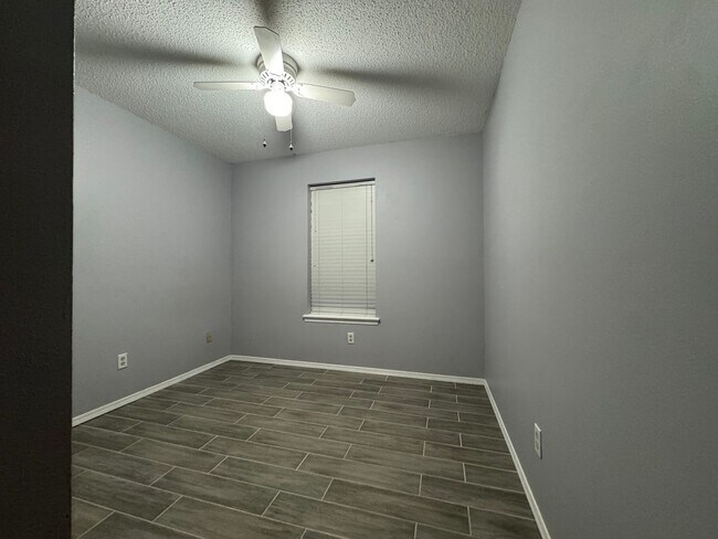 Building Photo - ***303 Southland Street***