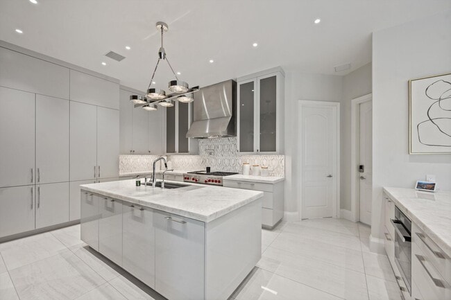 Building Photo - 7474 NE Bay Cove Ct
