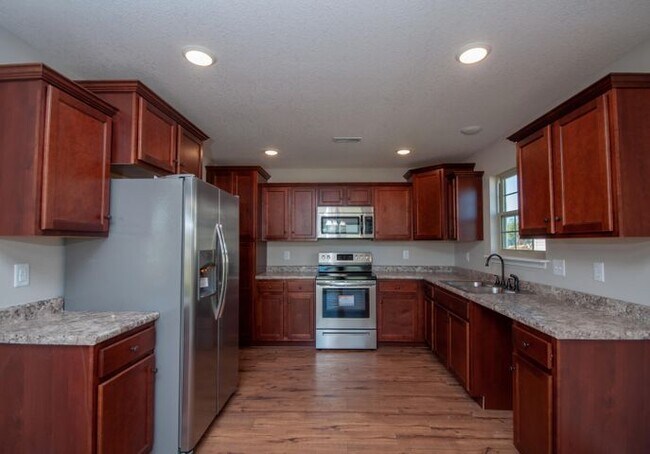 Kitchen - 721 Promenade Dr