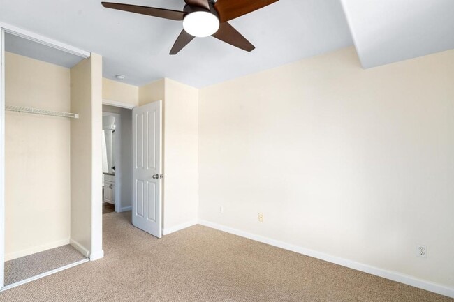 Building Photo - 2 Bedroom 2 Bathroom Upstairs Unit with Up...